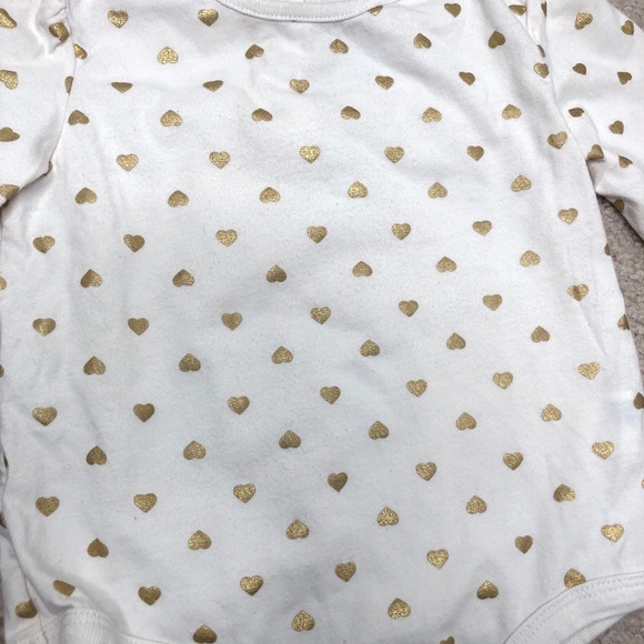 Joe Fresh Baby 12-18 months onesie w gold hearts - Picture 2 of 4